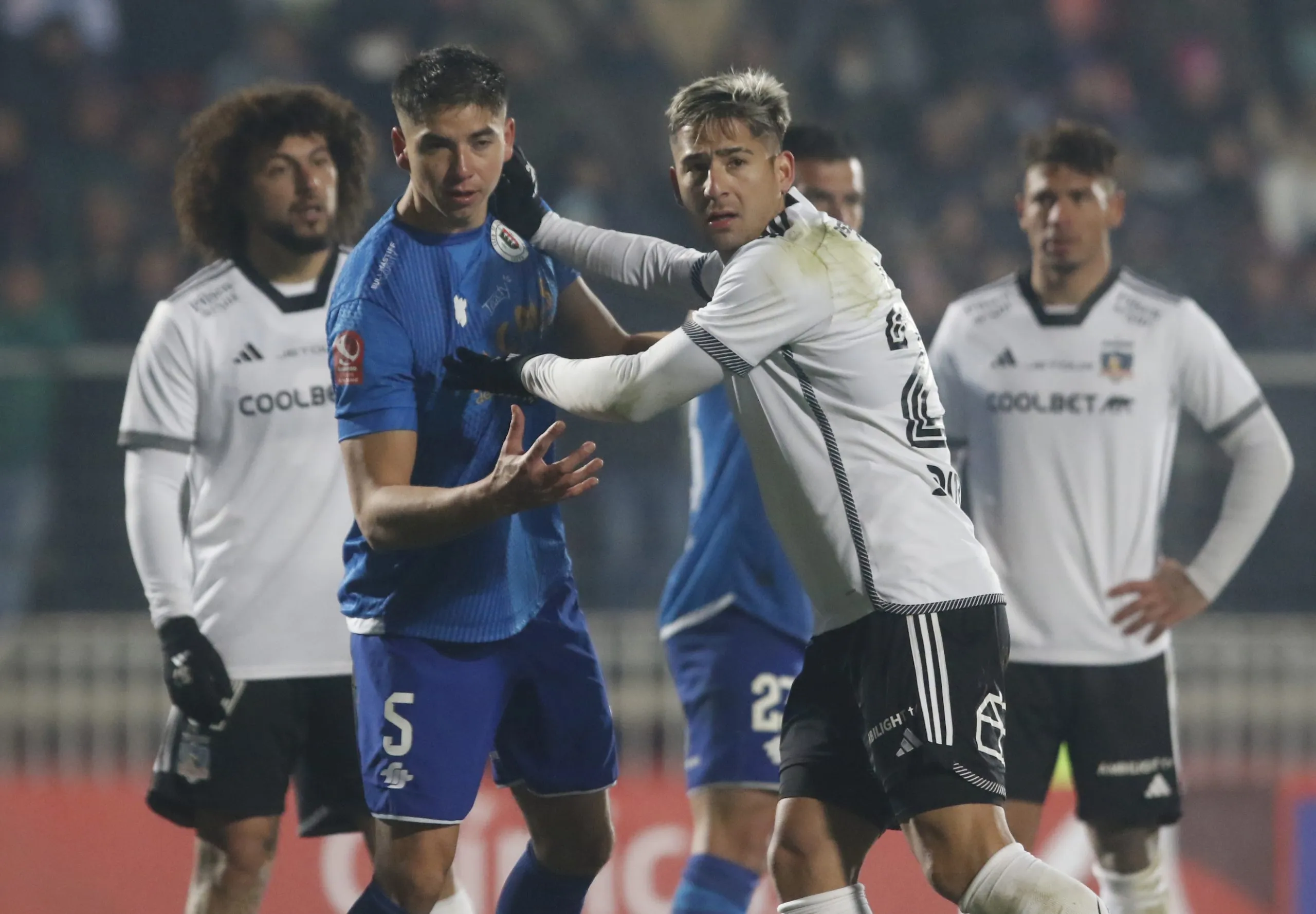 Colo Colo empató 1-1 con Deportes Santa Cruz en Curicó. (Foto: José Robles/Photosport)