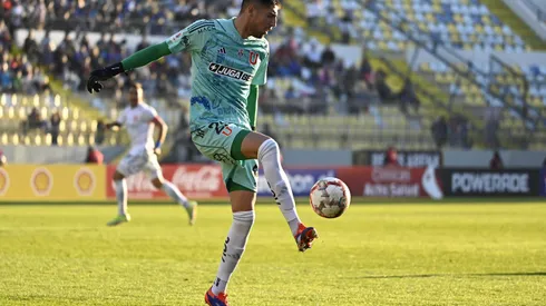 Gabriel Castellón fue titular en visita de la U ante Everton. (Foto: Photosport)