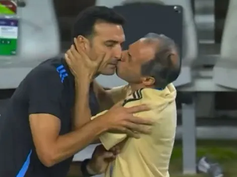 Scaloni habló del beso "no consentido" del utilero de Argentina