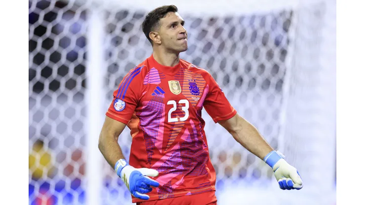 Emiliano Martínez fue el héroe en triunfo de Argentina. (Foto: Getty)