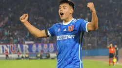 César Vaccia pone la pelota al piso por Ignacio Vásquez