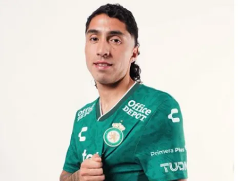 VIDEO| Así presentaron a Cabral en México