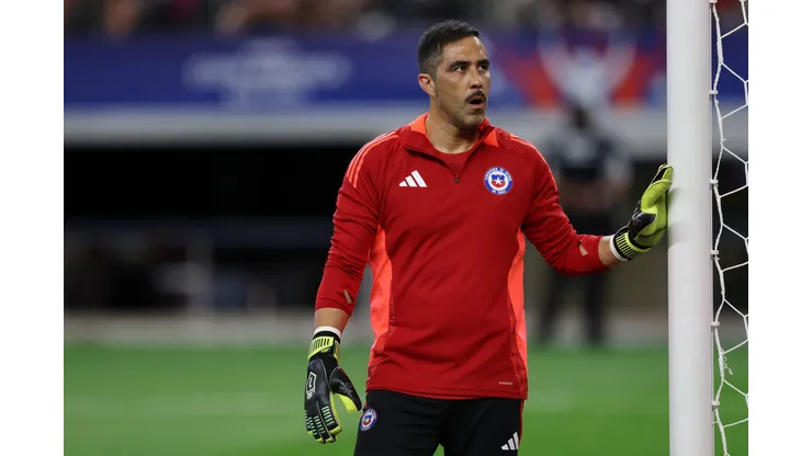 Claudio Bravo tiene deseos de continuar en la MLS (Foto: Ron Jenkins/Getty Images)