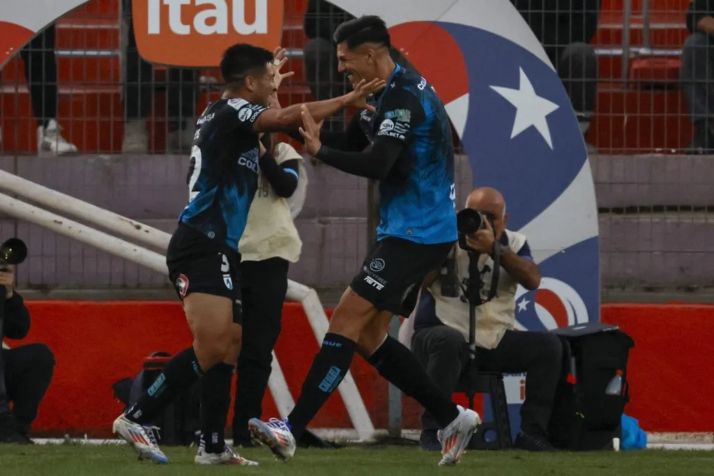 Hoyos celebrando su tanto junto a Pino | FOTO: Andres Pina/Photosport
