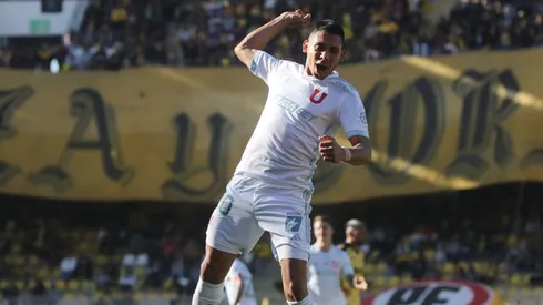 Palacios celebrando eufóricamente el gol ante los Piratas.