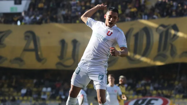 Palacios celebrando eufóricamente el gol ante los Piratas.