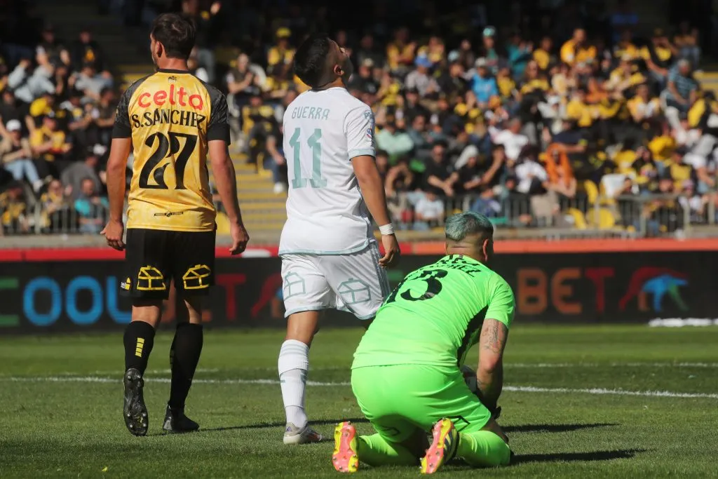 Guerra lamentándose de su mano a mano ante Sánchez | FOTO: Jonnathan Oyarzun/Photosport