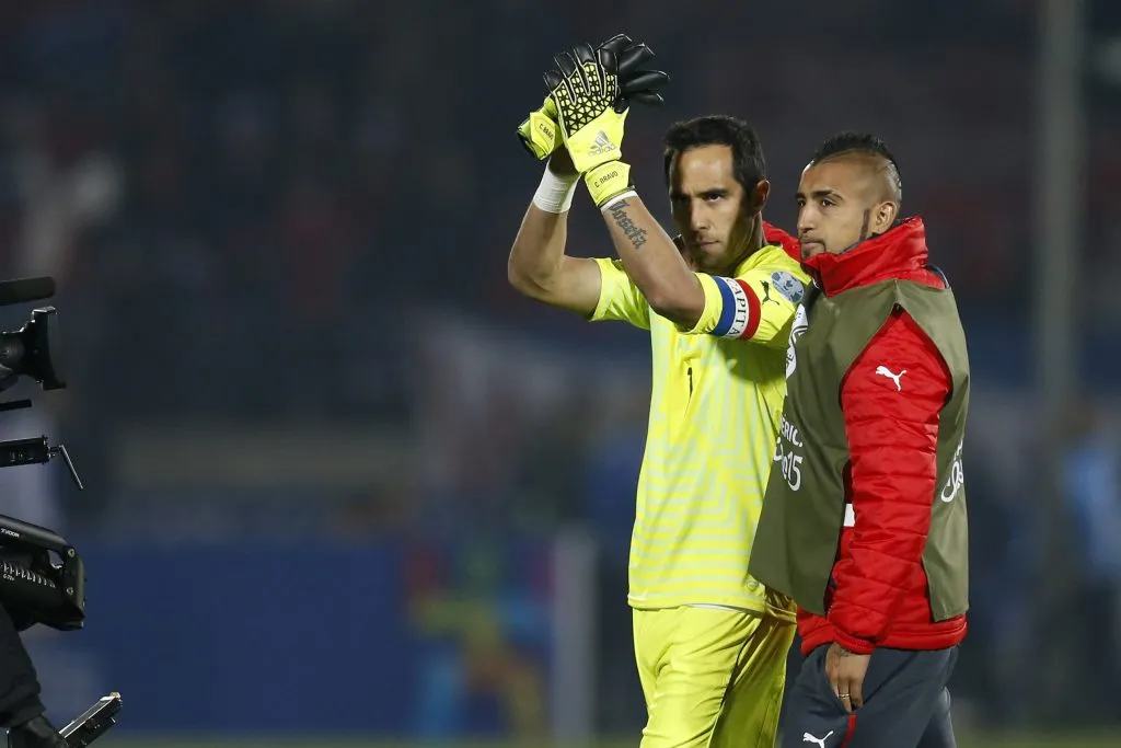 Arturo Vidal le mandó un mensaje a Claudio Bravo por su retiro (Foto: Photosport)
