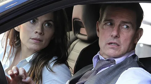 Tom Cruise y Hayley Atwell en Misión Imposible: Sentencia Mortal, Parte 1.