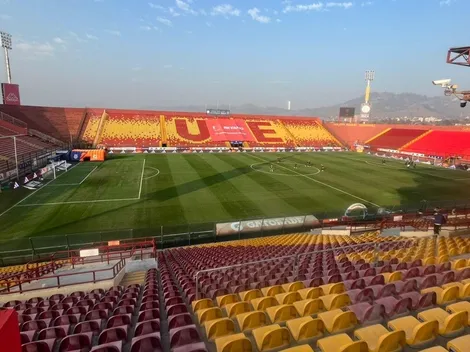 A tan solo minutos del partido entre la U y Cobresal: Así luce la cancha del Santa Laura