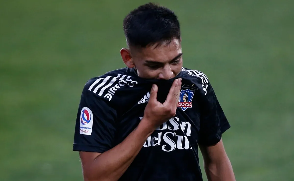 Joan Cruz no lo pasa bien. Todo indica que, tras escasas oportunidades este año en Everton, el jugador no continuará en el elenco viñamarino. (Foto: Photosport)