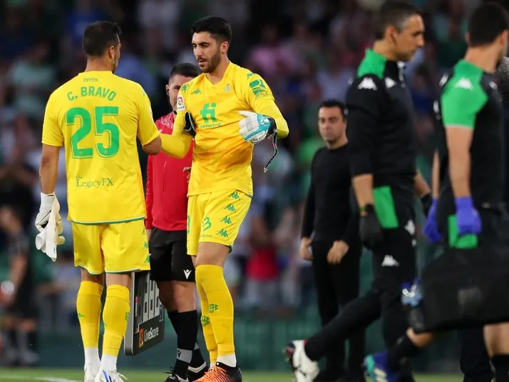 Arquero del Real Betis elogia a Claudio Bravo