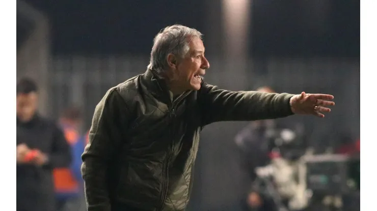 Los seguidores de la UC ya no quieren más con Holan