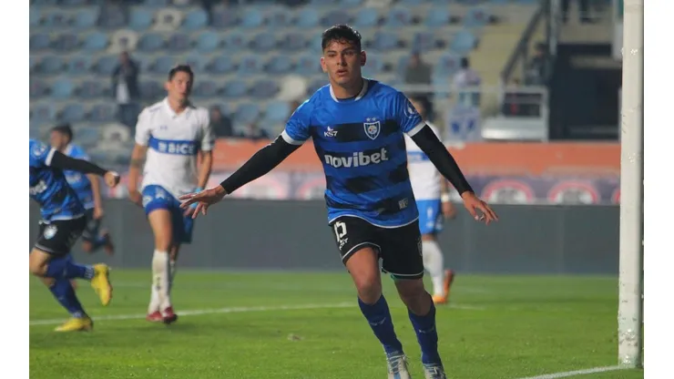 Huachipato queda a un punto de la cima