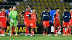 Hinchas azules estallaron por jugadas polémicas en caída ante Coquimbo.