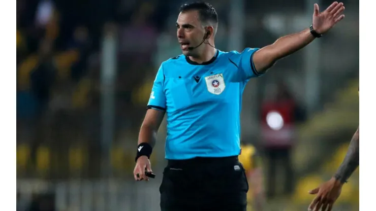 Universidad de Chile evalúa hacer un reclamo formal contra el árbitro Juan Lara Luco