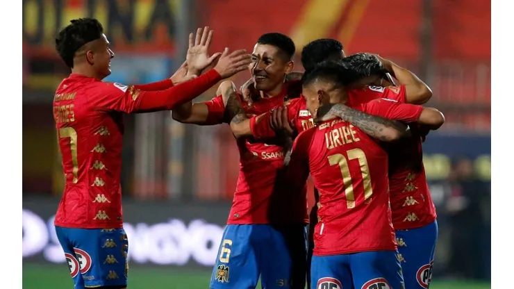 Los hispanos vencieron por 3-2 a los cementeros y subieron a la quinta posición