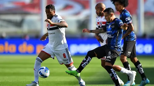 Colo Colo tiene tres nombres en carpeta para refoerzar la banda derecha en la defensa.