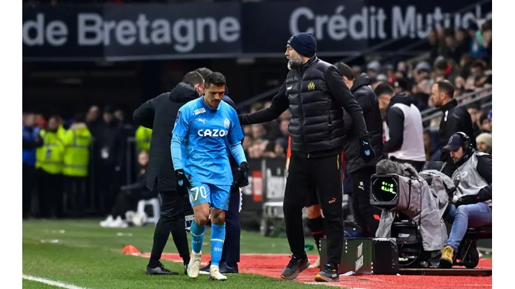 Alexis Sánchez salió lesionado del Marsella y Tudor queda furia con el árbitro por el gol anulado al chileno.