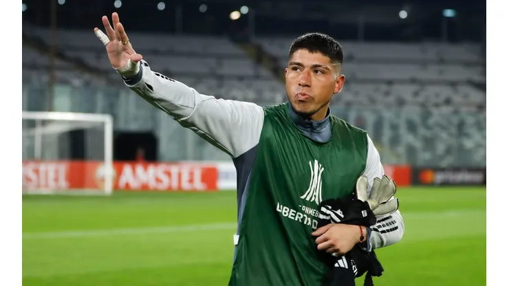 Brayan Cortés otra vez ataja en Colo Colo, aunque sólo en un partido amistoso
