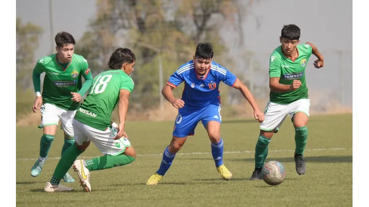 Crack de la selección chilena sub 17 marca su primer gol con la camiseta de Universidad de Chile