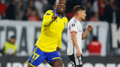 Advíncula puso en ventaja a Boca ante Colo Colo con un golazo.