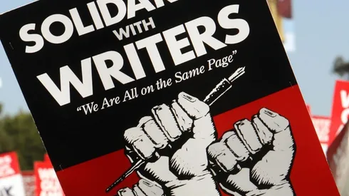 La huelga de guionistas comenzó la medianoche de este lunes.