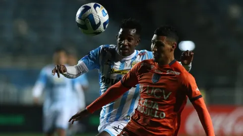 El Manojito de Claveles buscaba su primer triunfo ante el conjunto peruano