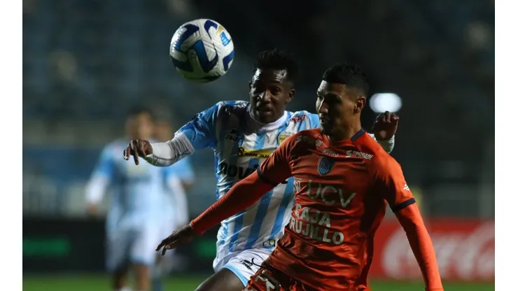 El Manojito de Claveles buscaba su primer triunfo ante el conjunto peruano