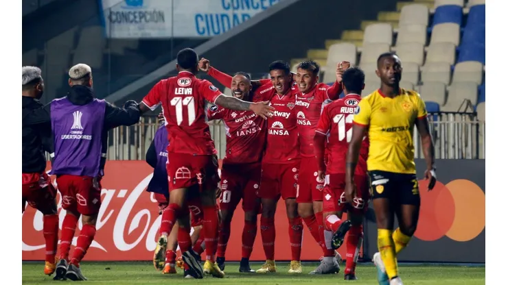 Ñublense celebra a lo grande ante el Aucas su primer partido internacional
