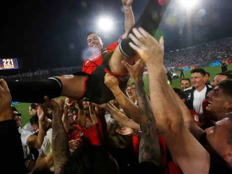 Un tierno Esteban Paredes reaparece en Colo Colo para felicitar a su gran amigo