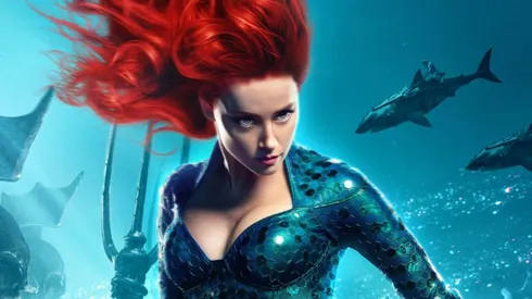 Amber Heard como Mera en un afiche promocional de Aquaman.