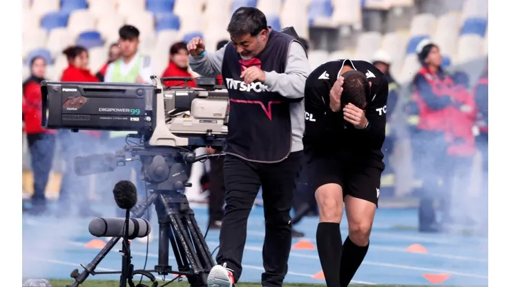 El camarógrafo de TNT Sports relató su experiencia por la bomba de ruido que cayó a su alrededor.