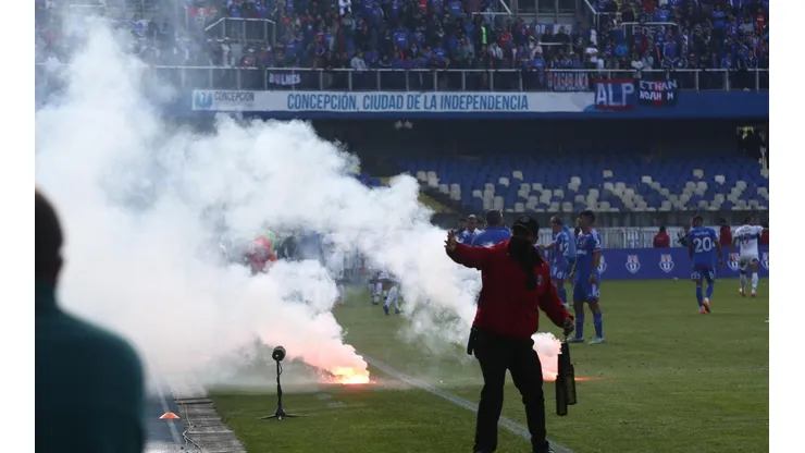 Serios incidentes obligaron a la suspensión del Clásico Universitario.