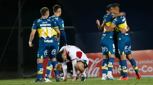 Everton le da otro duro golpe a Curicó Unido y Damián Muñoz pende de un hilo en la banca tortera