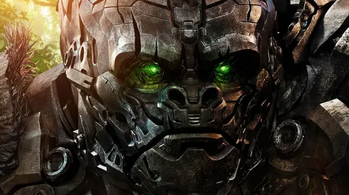 Optimus Primal en su afiche para Transfomers: El Despertar de las Bestias.