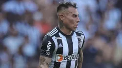 Vargas vive días complicados en suelo brasileño.