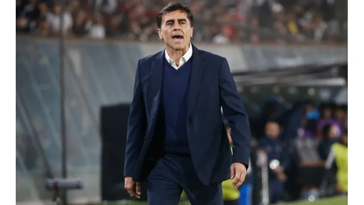Quinteros y el árbitro tuvieron una discusión en el partido.