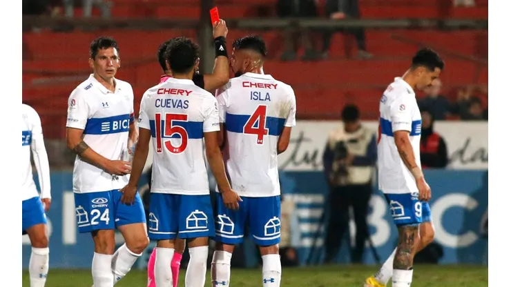Isla se fue expulsado en el minuto 81.
