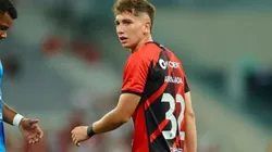 El DT de Athletico Paranaense habla sobre el presente de Luciano Arriagada