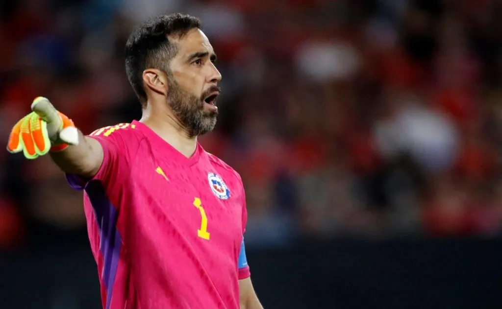 Claudio Bravo se retiró este lunes del fútbol profesional