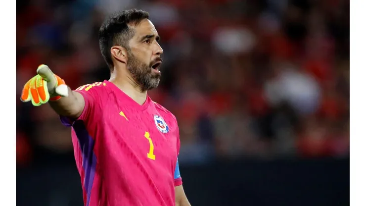 Claudio Bravo se retiró este lunes del fútbol profesional