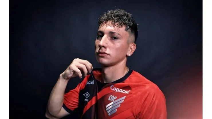 Arriagada no la pasa bien en Paranaense.
