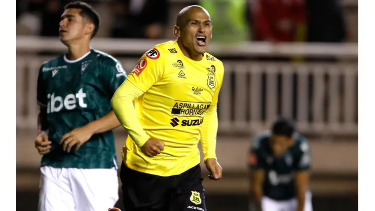 Humberto Suazo continúa vigente con sus goles en San Luis
