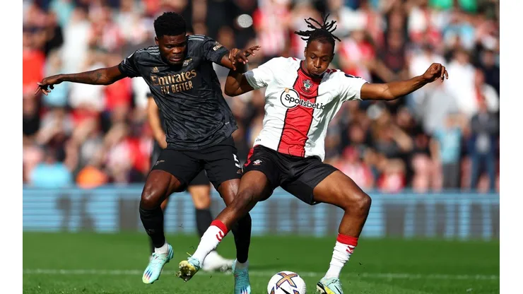 Arsenal tiene cuatro puntos de ventaja sobre Manchester City
