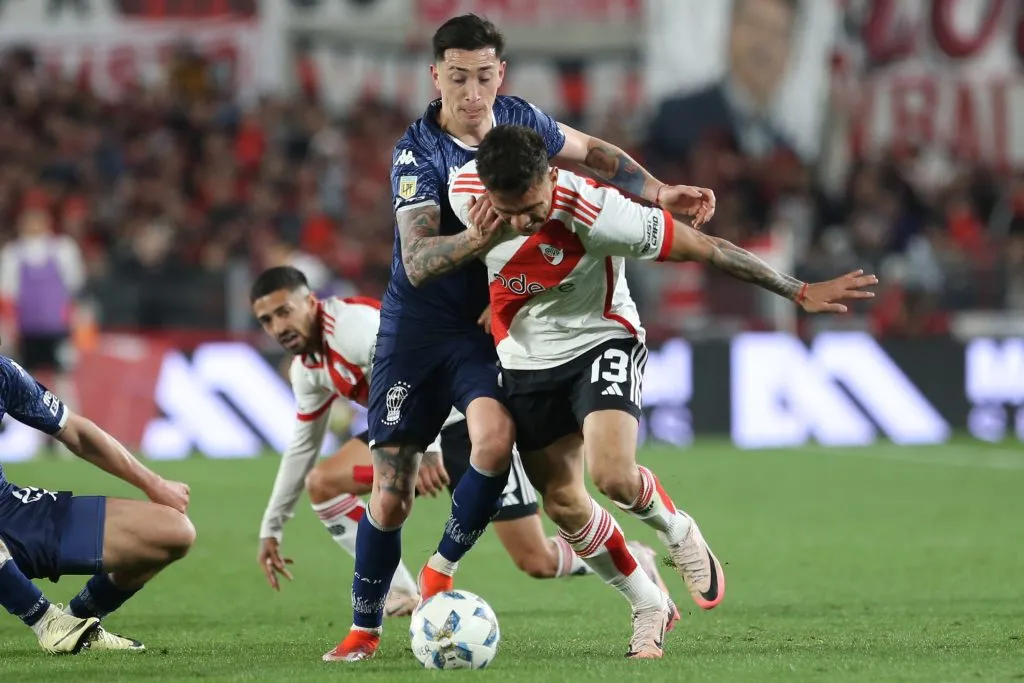 Echeverría enfrentando a River Plate con la camiseta de Huracán | FOTO: Daniel Jayo/Getty Images
