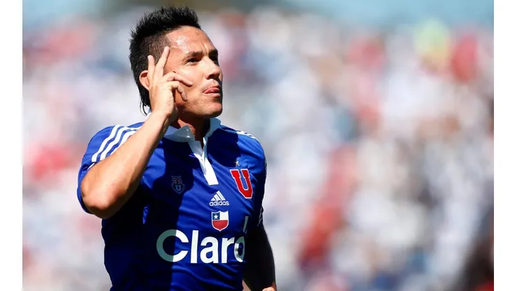 Cristián Olguín se alineó con Gustavo Canales y barrió contra Esteban Paredes. Le respondió duramente al ídolo de Colo Colo.