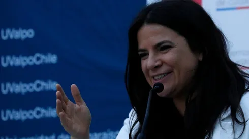 Ministra Orellana condenó la violencia de génera e invita a Colo Colo a tomar medidas.