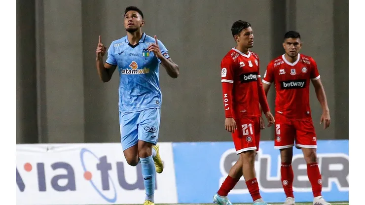 Esteban Moreira anotó el único gol del partido entre O'Higgins y La Calera.