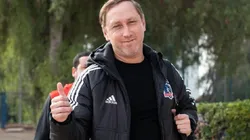 Mena mantiene los pies sobre la tierra en el Cacique.